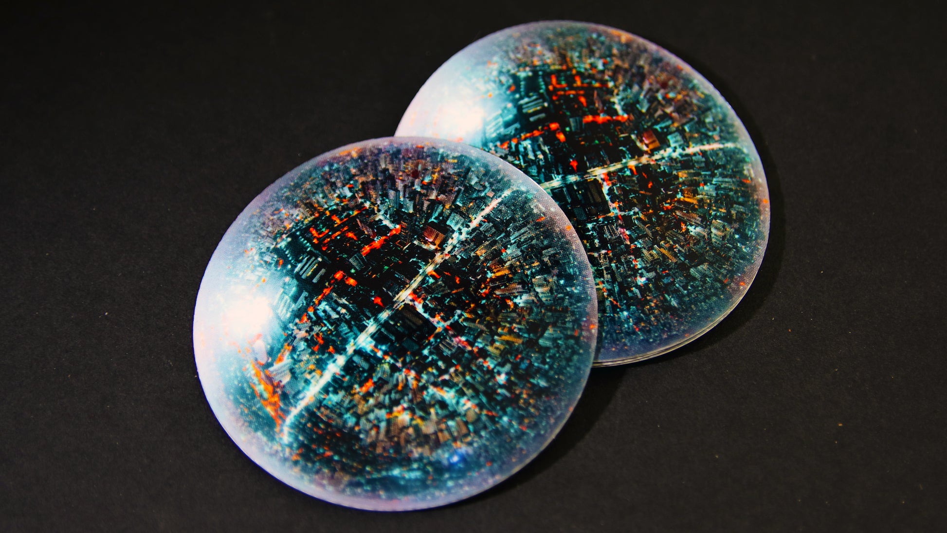 Circle magnet with city photo design